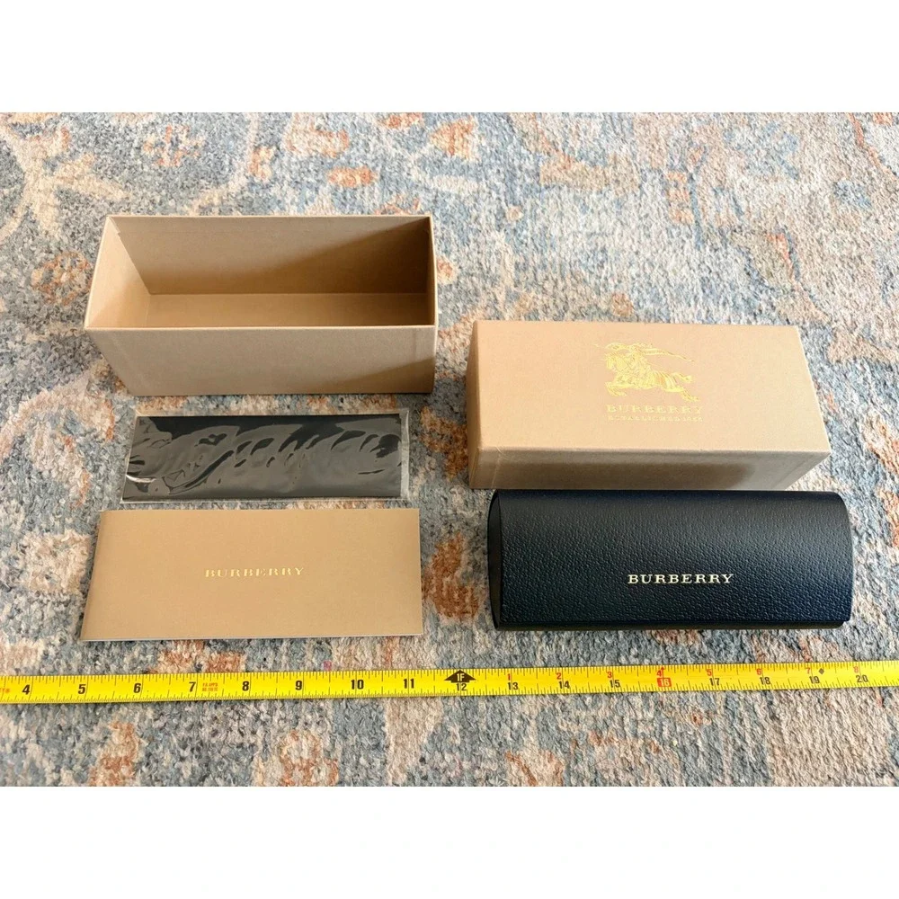 Authentic Men's Burberry Sunglass Case Cloth and Box Set